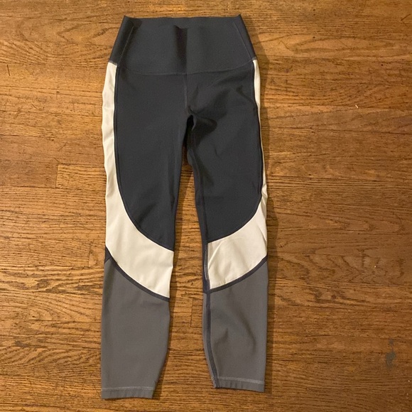 GAP - Sculpt Gray Cropped Active Pants - Size XS - Picture 13 of 15